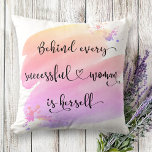 Almofada Mulher Bem-Sucedida, Tipografia de Aquarela de Omb<br><div class="desc">"Por trás de cada mulher bem-sucedida está ela mesma." Quem precisa do Príncipe Encantado? Faça o seu próprio "feliz para sempre" e aceite o "poder feminino" sempre que você usa este na moda, colorido travesseiro decorativo feminista feminista com uma doce tipografia escrita a preto sobre um salto de cor amarela,...</div>