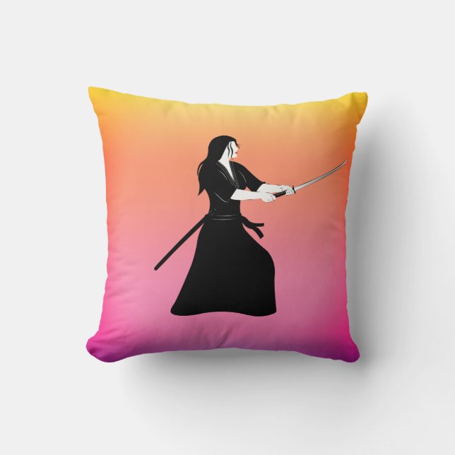 Almofada Mulher Samurai Guerreira com Espada (Frente)