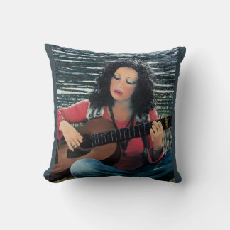 Almofada Mulher Tocando Música Com Violão