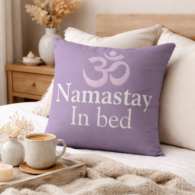 Almofada Namastay In Bed Yoga Lavender purple white Funny (Criador carregado)