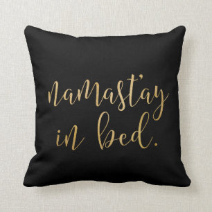 Almofada Namastay na cama - Dourado e preta - travesseiro