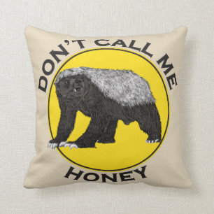 Almofada Não me chame de Doce Badger Badass Amarelo Femini