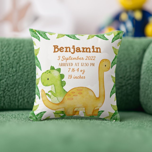 Almofada Nascimento do dinossauro anúncio de nascimento (Dinosaur birth stat birth announcement throw pillow cute bay gifts baby shower gift ideas)