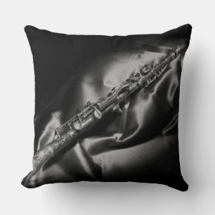 Almofada Natureza-morta de clarinete antigo, P&B