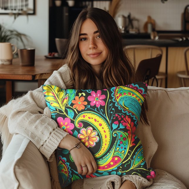 Almofada Neon Paisley Preto Cor-de-Rosa Amarelo (Neon pink, yellow, and teal paisley decorator pillow.)
