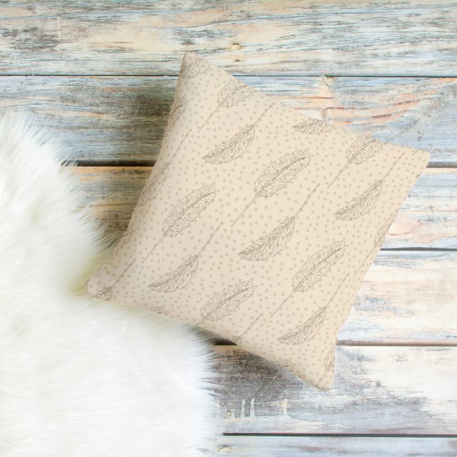 Almofada Neutral Boho Feather Pattern Throw Pillow (Criador carregado)