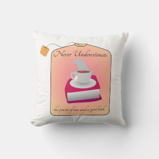 Almofada Never Underestimate Power of Tea and a Good Book