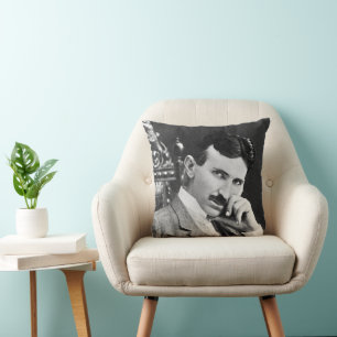 Almofada Nikola Tesla (1856-1943) com 40 anos