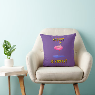 Almofada Ninguém é perfeito - flamingo com anel de natação