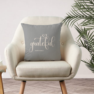 Almofada Nome da Família Personalizado Cinza Grato