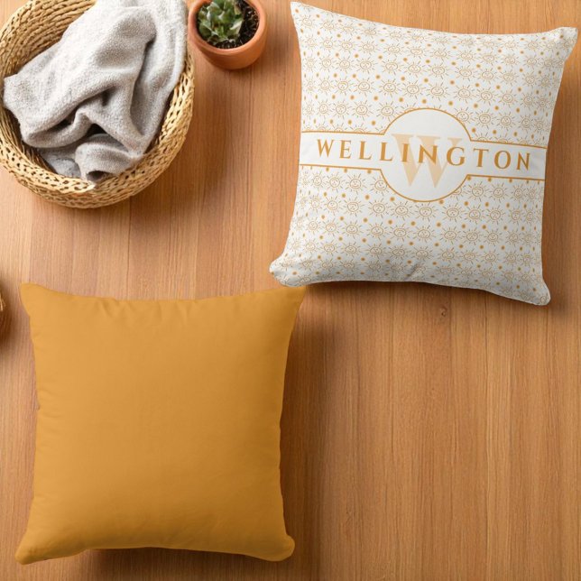 Almofada Nome Monograma Divertido Sol Desenhado à Mão (Front and back throw pillow )