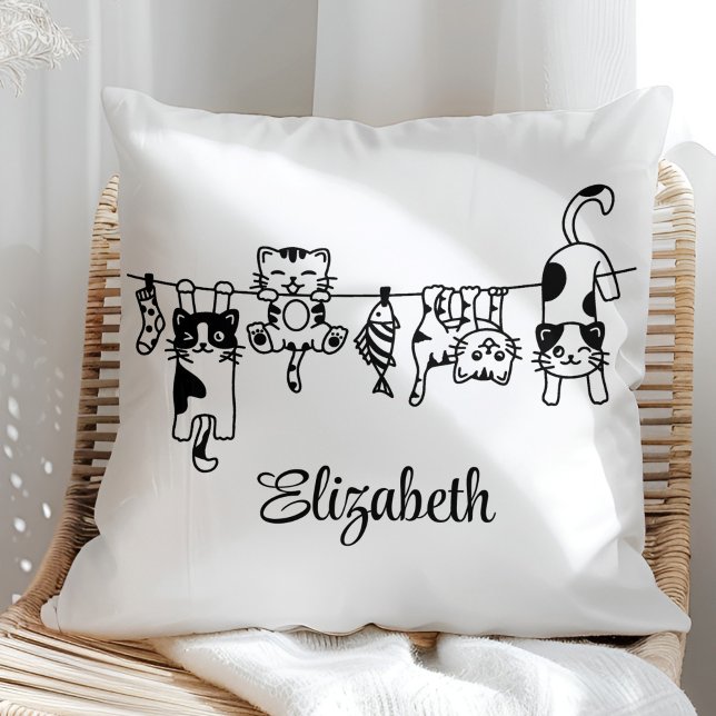 Almofada Nome Personalizado dos Gatinhos Gatinhos Gastos (Cute Hanging Kittens Custom Name Throw Pillow in a sunny rattan armchair.)