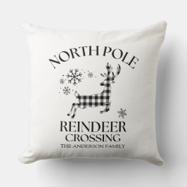 Almofada North Pole Reindeer Crossing Buffalo Plaid
