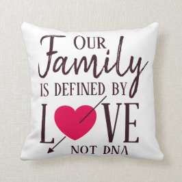 Almofada Nossa família é definida pela adopção do ADN do
