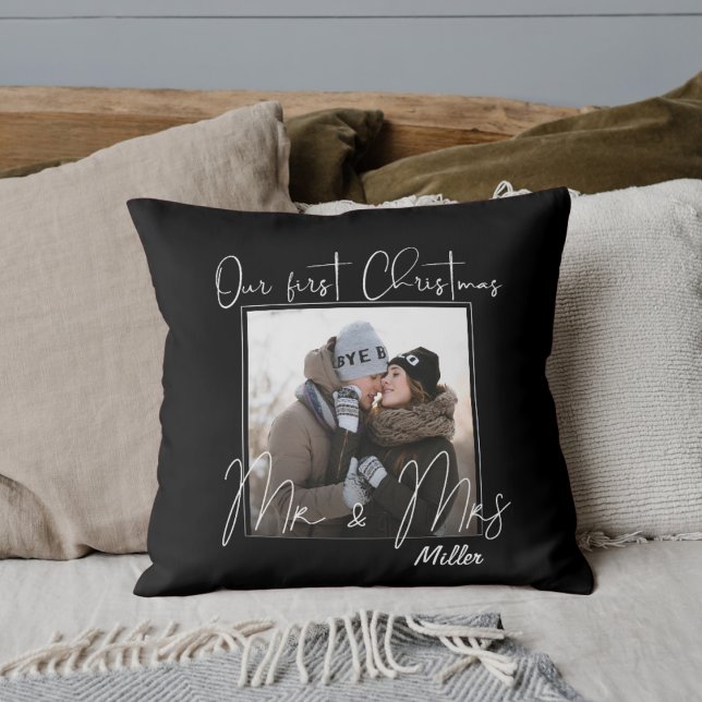 Almofada Nosso Primeiro Natal como SR E SRA Personalizado (Personalized Our First Christmas as MR And MRS Throw Pillow)