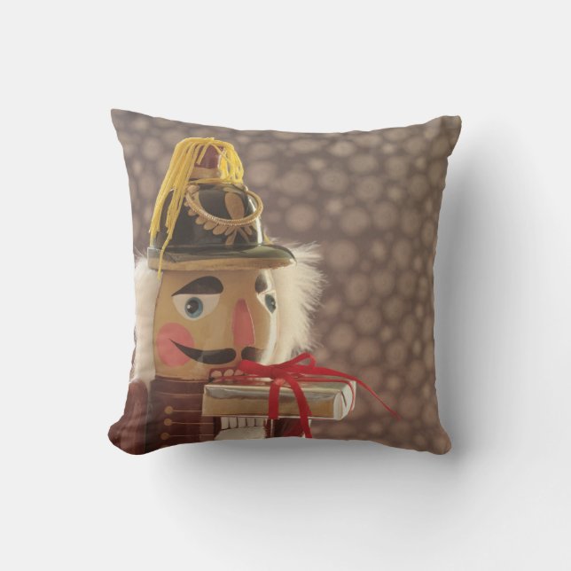 Almofada Nutcracker com presente de prata (Frente)