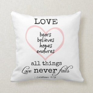 Almofada O amor nunca falha o verso da bíblia