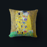 Almofada O Beijo, Gustav Klimt<br><div class="desc">Gustav Klimt (14 de julho de 1862 - 6 de fevereiro de 1918) era um pintor simbólico austríaco e um dos membros mais destacados do movimento Viena Secessão. Klimt é notado por suas pinturas, murais, esboços, e outros objetos de arte. Além de suas obras figurativas, que incluem alegorias e retratos,...</div>