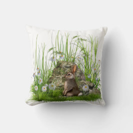 Almofada o coelho e as margaridas na grama longa descansam