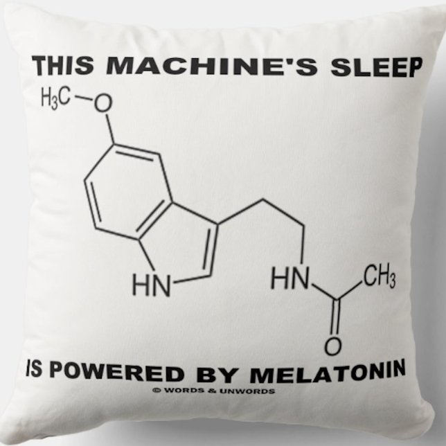 Almofada O sono desta máquina é acionado pela melatonina (Biochemistry attitude throw pillow for anyone who takes melatonin)