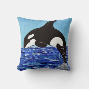 Almofada Orca no quadro azul