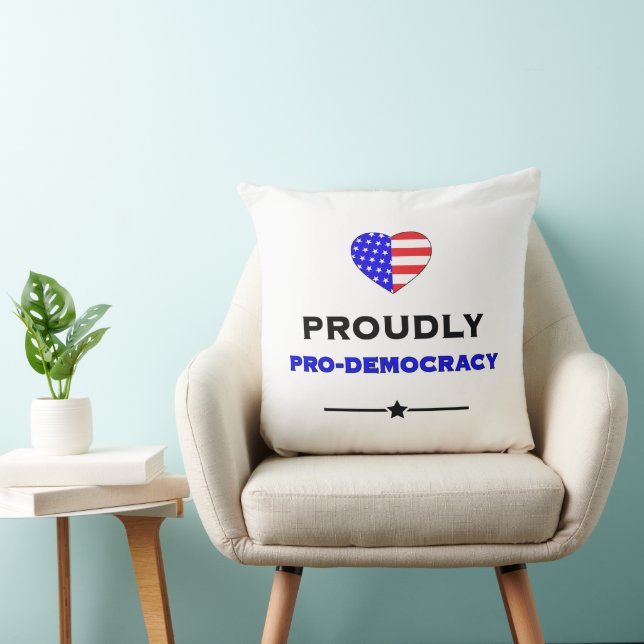 Almofada Orgulhosamente Pro-Democracia (Cadeira)