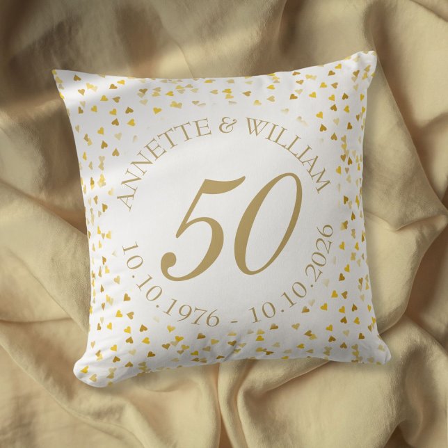 Almofada ouro do 50º aniversário de casamento Hearts Confet (50th Wedding Anniversary Golden Hearts Confetti Throw Pillow)