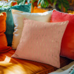 Almofada Ouro luxo e padrão geométrico rosa<br><div class="desc">Este design apresenta um padrão geométrico de ouro de luxo em um fundo cor-de-rosa de salmão personalizado.</div>