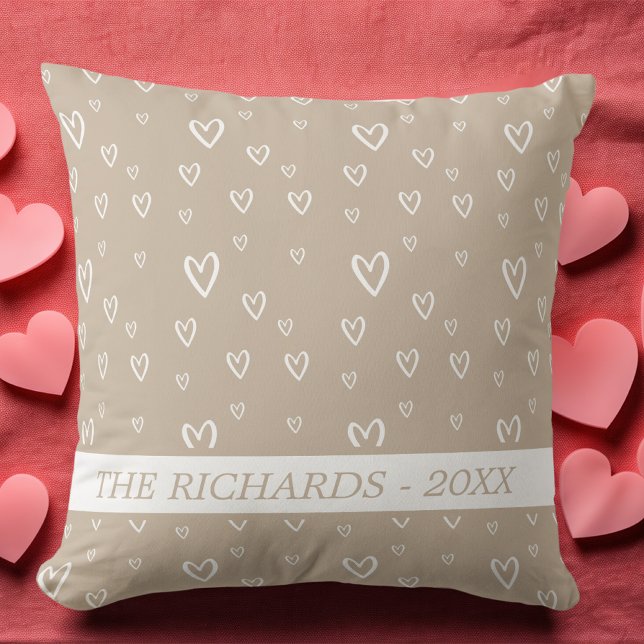 Almofada Padrão Coração Elegante de Café (Elegant coffee colored Heart Pattern Throw Pillow)