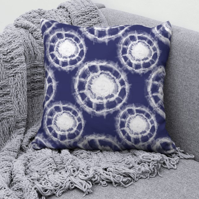 Almofada Padrão de Círculos Shibori Azul e Branco (Criador carregado)