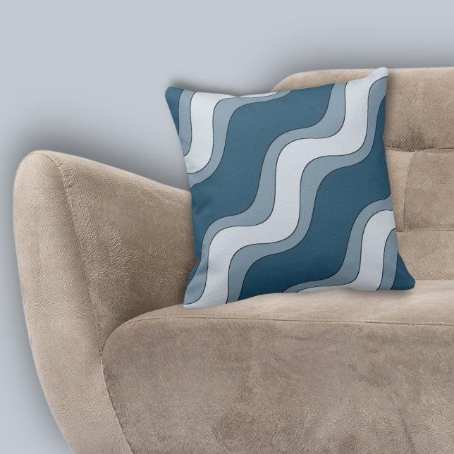 Almofada Padrão de Faixa das Linhas de Ondas na moda Azul R (Stylish Blue Ripple Waves Lines Stripes Pattern Throw Pillow)