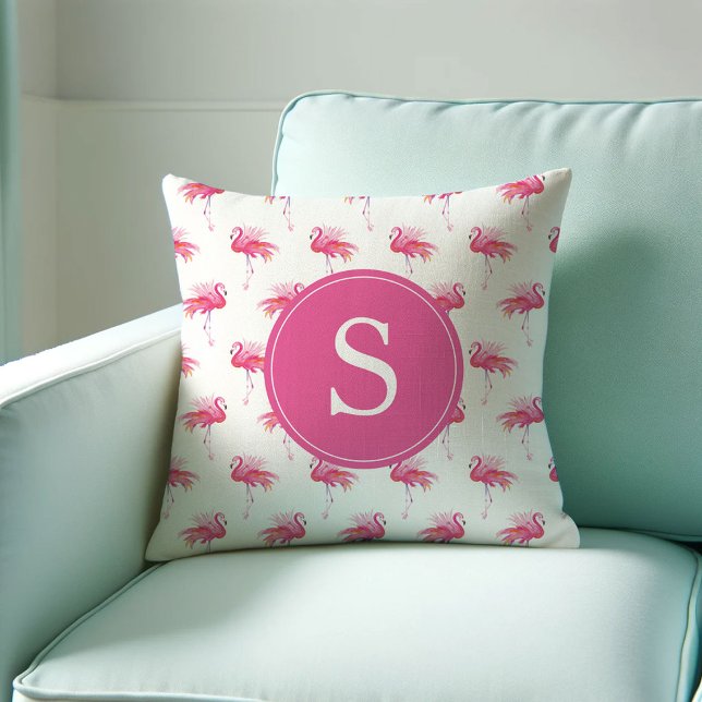 Almofada Padrão de Flamingo Tropical Rosa Monograma (Personalized gifts for her monogrammed pink flamingo pillow. Watercolor art by Victoria Grigaliunas)