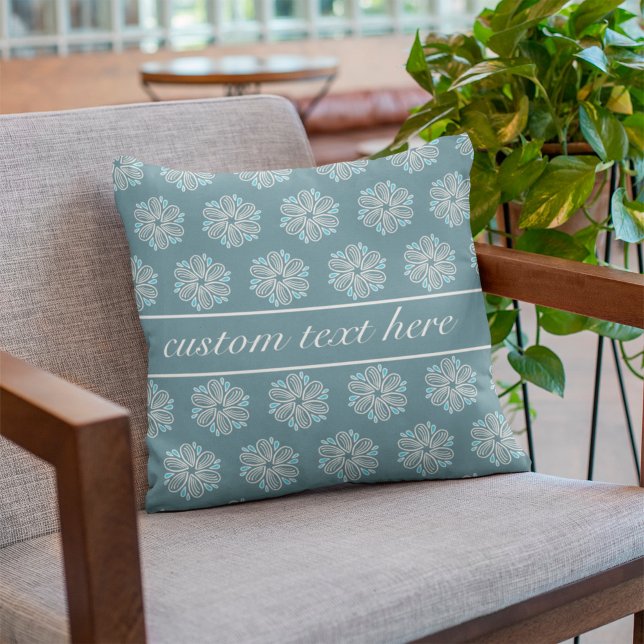 Almofada Padrão de Flor em azul e branco (Criador carregado)