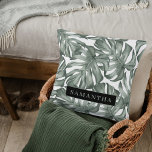 Almofada Padrão de Folhas de Oásis Moderna de Aquarela Trop<br><div class="desc">Apresentando nossa coleção de padrões de Oasis Moderno de Aquarela Tropical, agora disponível no Zazzle! Mergulhe na beleza vibrante da natureza com esses produtos deslumbrantes apresentando uma reviravolta contemporânea na folhagem tropical.Escolha entre uma grande variedade de produtos para se adequar às suas necessidades e estilo pessoal. Quer você esteja procurando...</div>