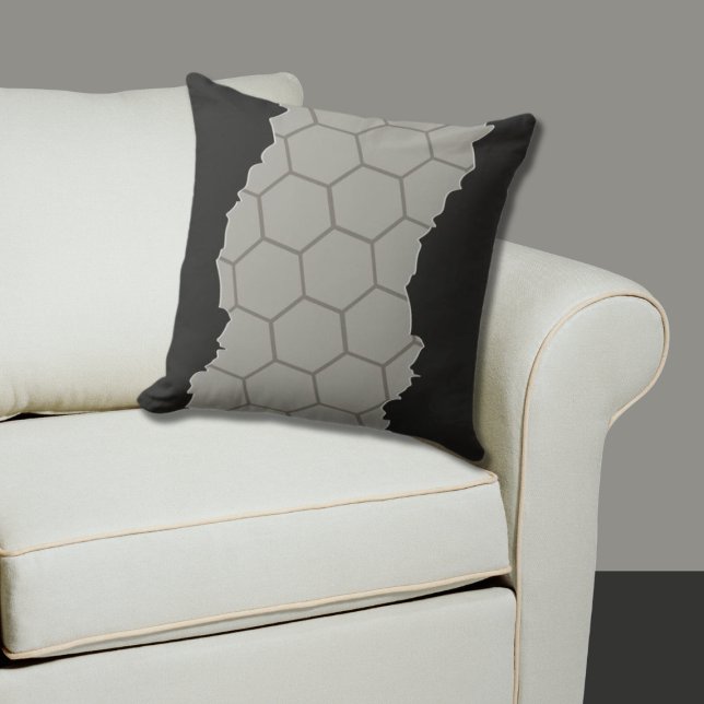 Almofada Padrão de Honeycomb de Cinzas estilizadas quebrada (Broken Stylized Gray Honeycomb Pattern Throw Pillow)
