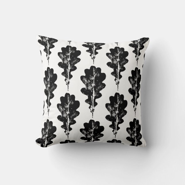 Almofada Padrão de Impressão de folha de carvalho preto e b (Frente)