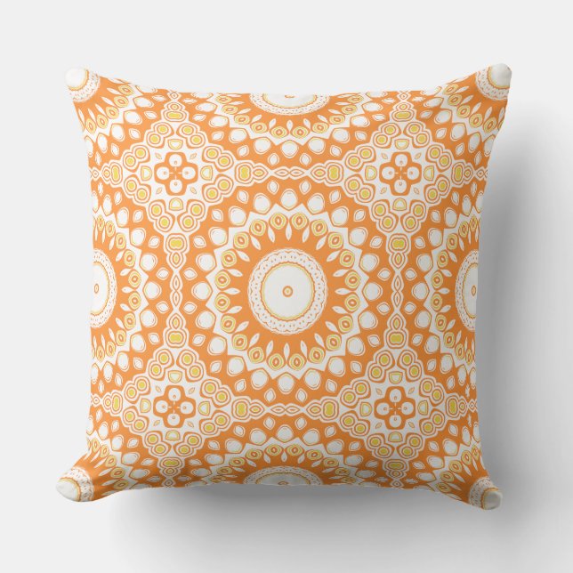 Almofada Padrão de Mandala Radiante Laranja e Amarelo (Frente)