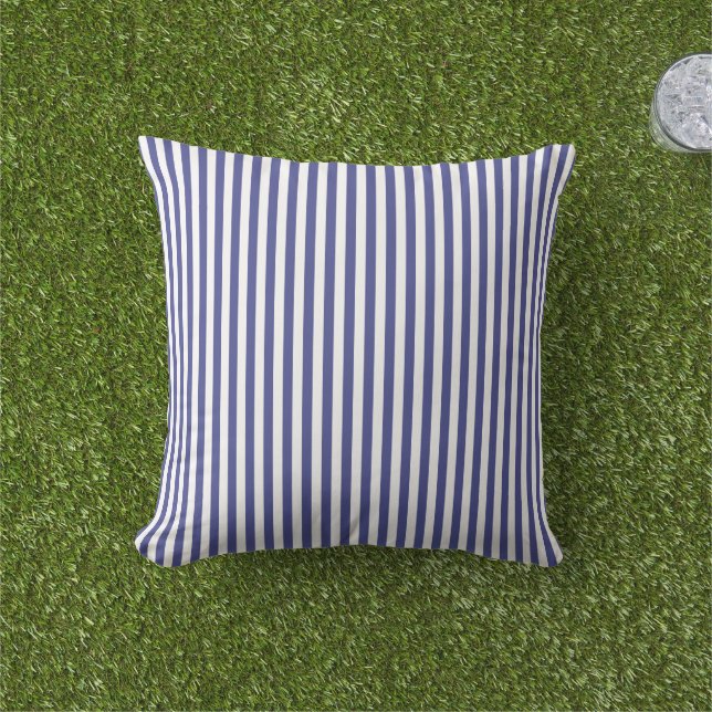 Almofada Padrão De Stripes Azul E Branco Elegante (Grama)