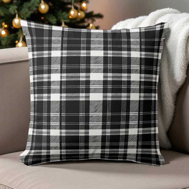 Almofada Padrão de Xadrez Negra e Branca Retrô Russo Modern (Black and White Plaid Pattern Modern Rustic Retro Throw Pillow)