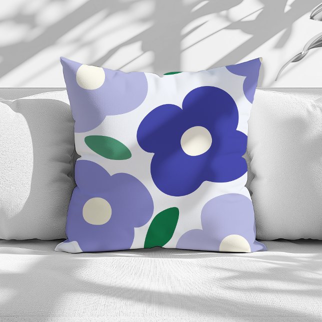 Almofada Padrão do ventilador do Abstrato azul lavanda da   (hand drawn abstract flower throw pillow)