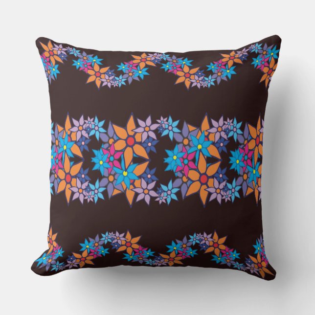 Almofada Padrão Floral Bonito | Fundo castanho (Frente)