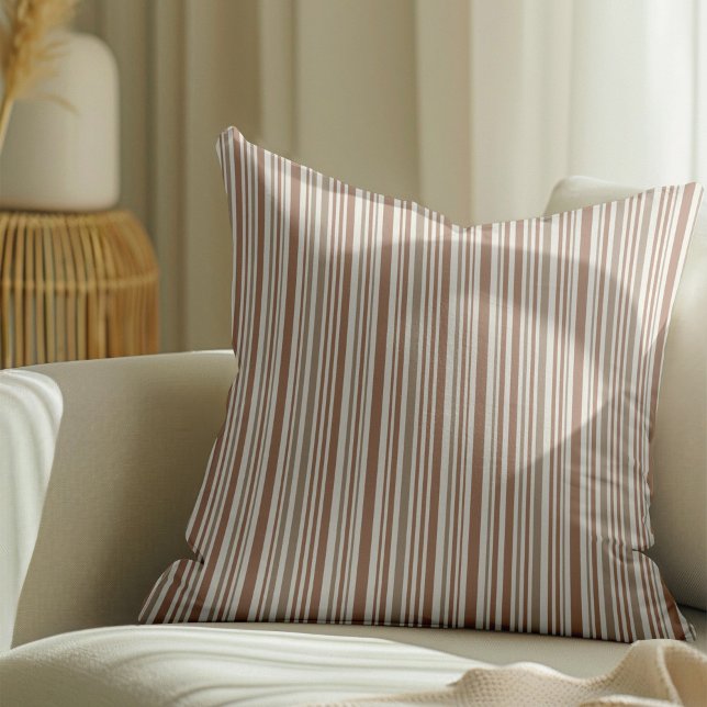 Almofada Padrão geométrico das linhas castanhas (Criador carregado)