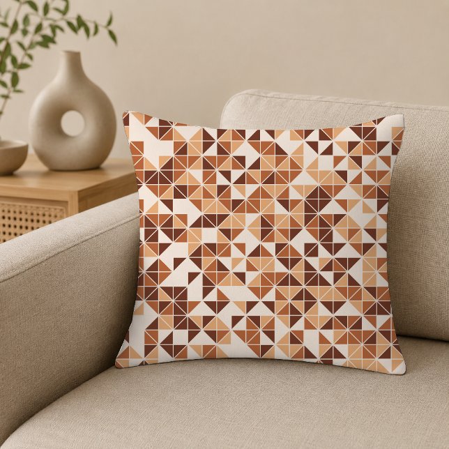 Almofada Padrão Geométrico Triângulo Marrom Caramelo Modern (Criador carregado)