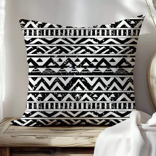 Almofada Padrão Geométrico Tribal Azteca Preto e Branco (Criador carregado)