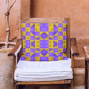 Almofada Padrão moderno de prato floral roxo e amarelo