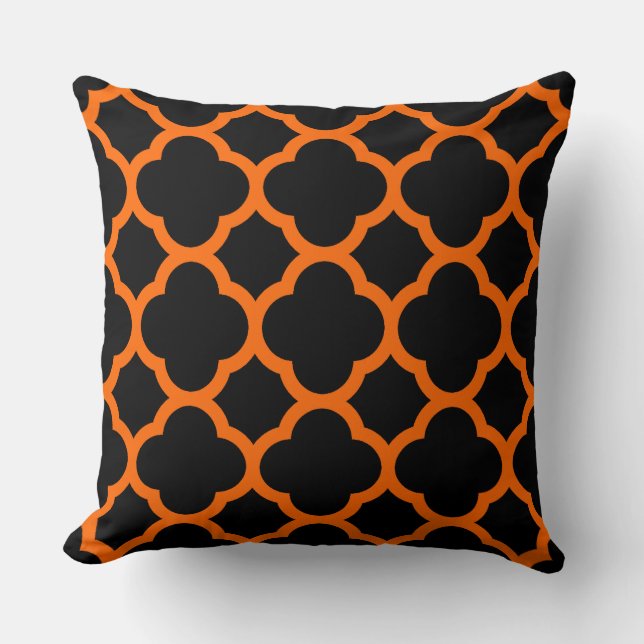 Almofada Padrão Quatrefoil Laranja e Preto do Pôr do Sol (Frente)
