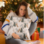 Almofada Padrões de árvores de Natal e tigres fundo persona<br><div class="desc">Este padrão colorido de árvore de Natal estilo cartoon com um fundo branco personalizável. Natal,  árvores,  animais de Natal e outros símbolos de Natal.</div>