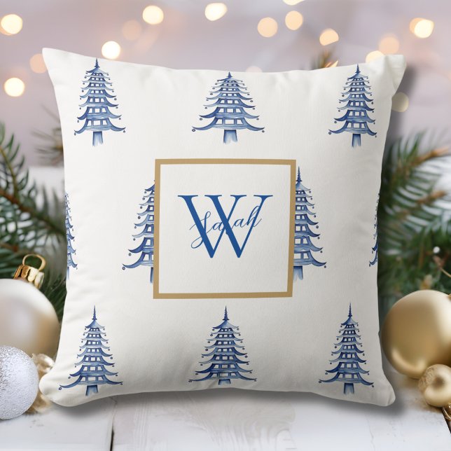 Almofada Pagoda Azul Árvore de Natal Monograma (Blue Pagoda Christmas Tree Monogrammed Pattern Throw Pillow)