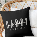Almofada Pai desde 20XX moderno Elegante simples<br><div class="desc">Esta design simples e moderna é composta por tipografia sã-serif.</div>