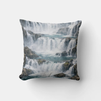 Almofada Paisagem de Cachoeira Nebulosa